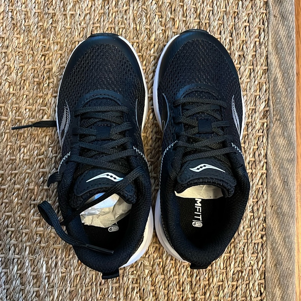 NEW Boys Saucony Kinvara Sneakers